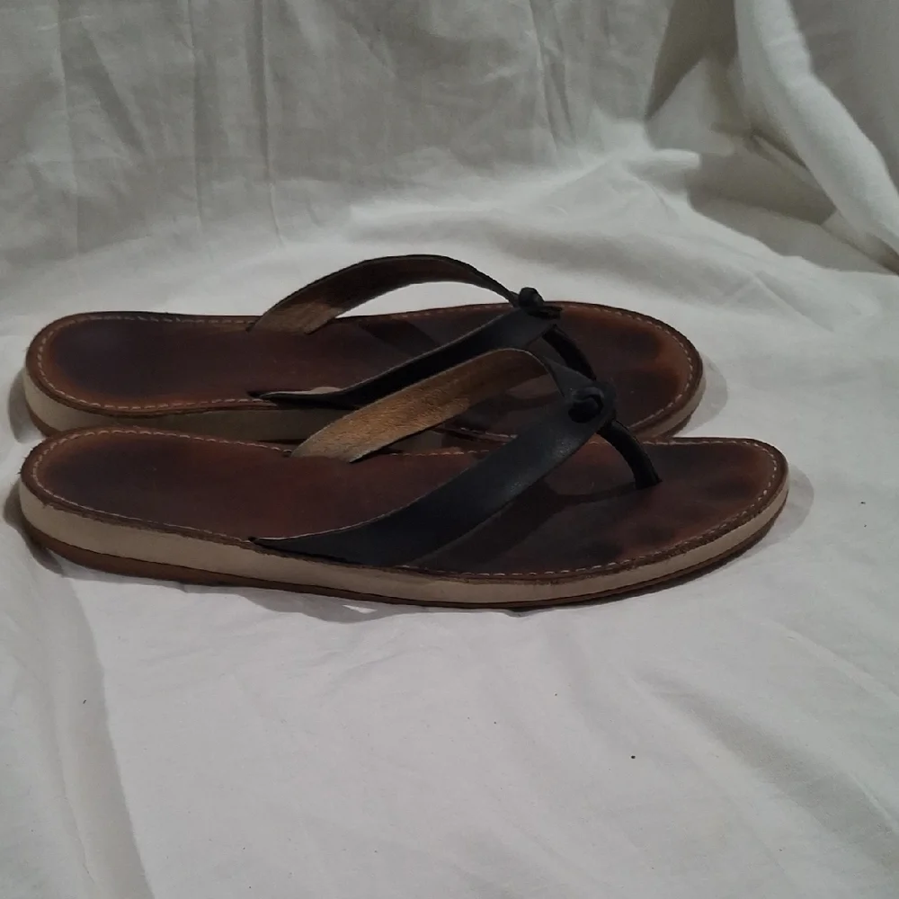 OluKai Women's  Black and Brown Flip-Flops Size 9